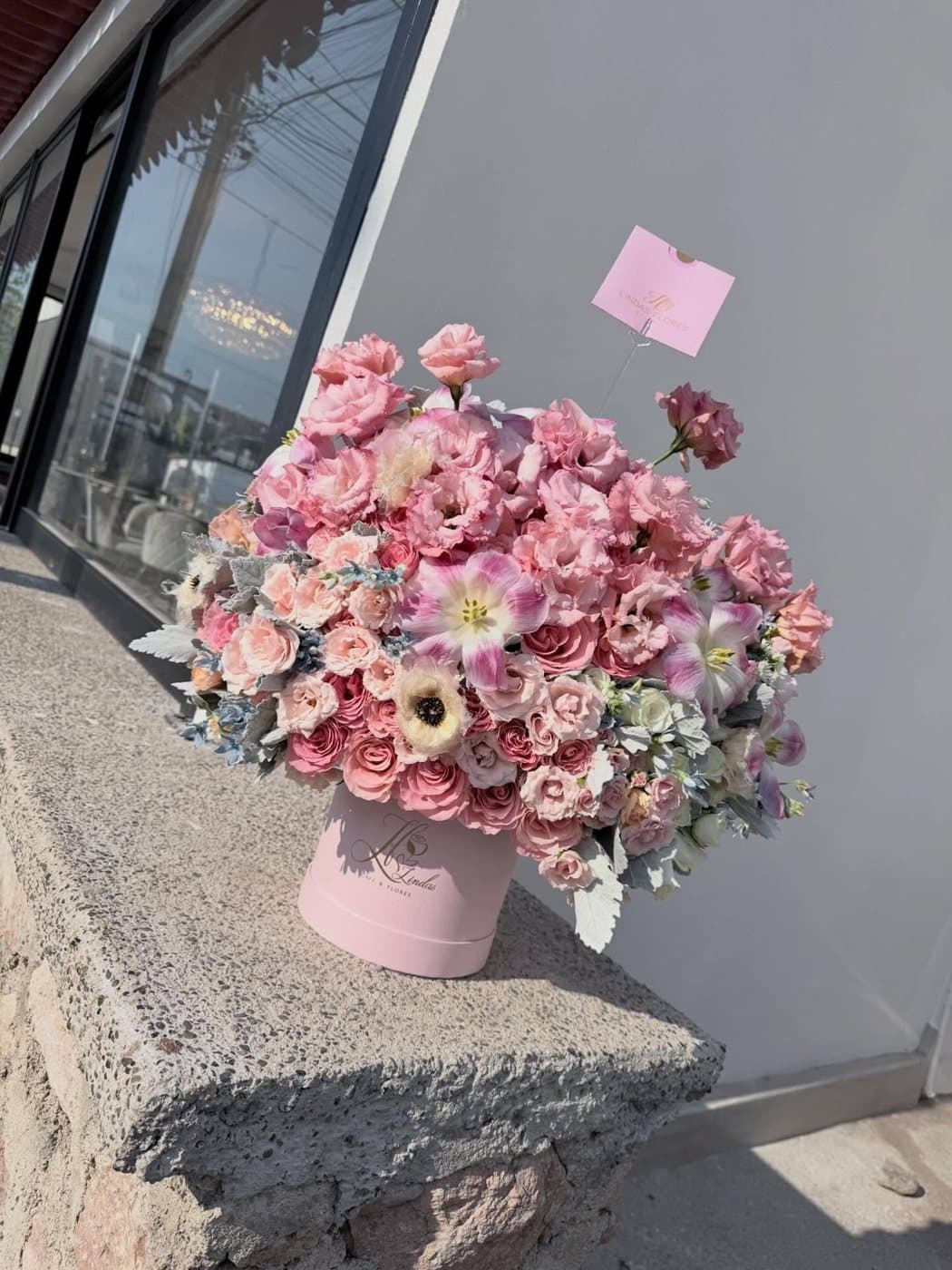 Ramo de rosas en tonos suaves